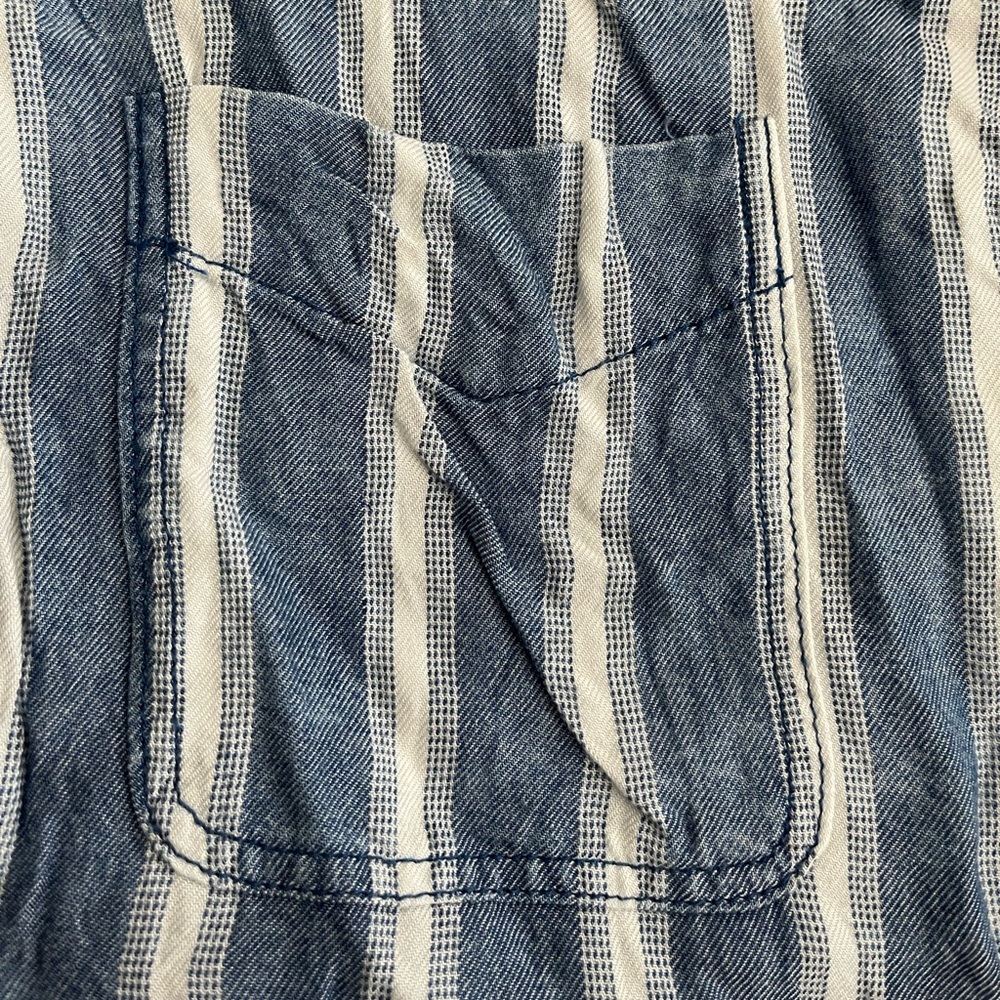 AE button-up - Picture 3 of 5